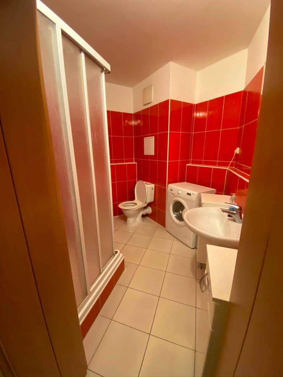 Pronájem bytu 1+kk 55 m², Studentská, Poděbrady, Středočeský kraj Pronájem bytu 1+kk 55 m², Studentská, Poděbrady, Středočeský kraj