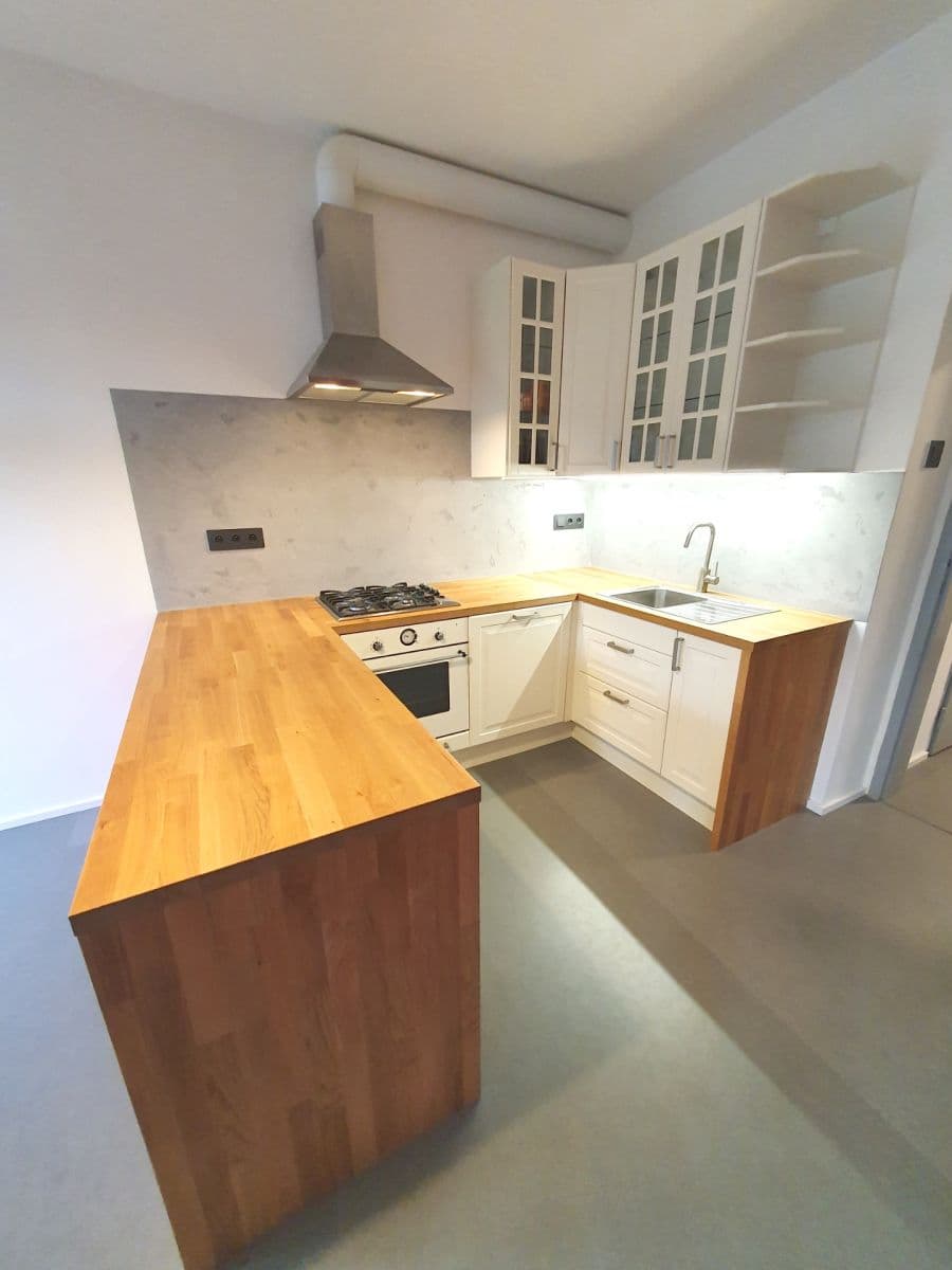 Pronájem bytu 2+1 83 m², U Libeňského pivovaru, Praha, Praha Pronájem bytu 2+1 83 m², U Libeňského pivovaru, Praha, Praha