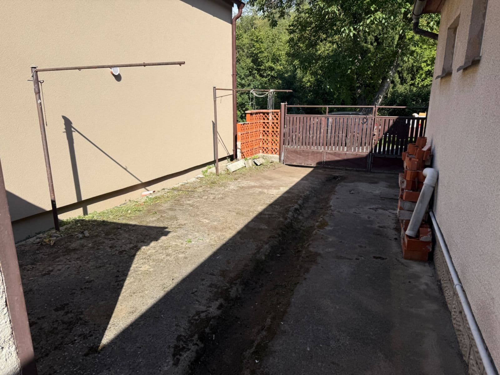 Prodej domu 161 m², pozemek 557 m², Okřesaneč, Středočeský kraj Prodej domu 161 m², pozemek 557 m², Okřesaneč, Středočeský kraj
