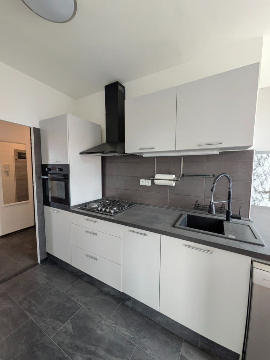 Pronájem bytu 3+1 66 m², Snopkova, Praha, Praha Pronájem bytu 3+1 66 m², Snopkova, Praha, Praha