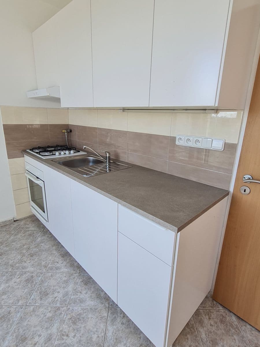 Pronájem bytu 2+1 60 m², Komárnická, Ružinov, Bratislavský kraj Pronájem bytu 2+1 60 m², Komárnická, Ružinov, Bratislavský kraj