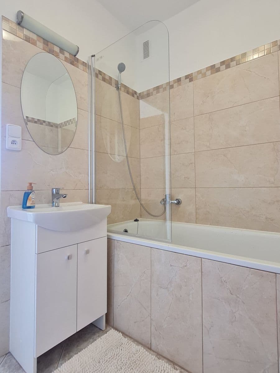 Pronájem bytu 2+1 60 m², Komárnická, Ružinov, Bratislavský kraj Pronájem bytu 2+1 60 m², Komárnická, Ružinov, Bratislavský kraj