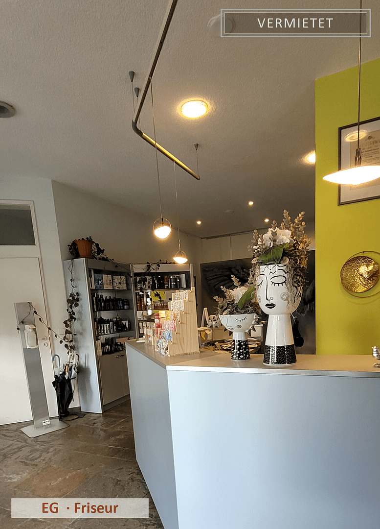Prodej domu 388 m², pozemek 525 m², Dalkinger Straße 10, Westhausen, Bádensko-Württembersko Prodej domu 388 m², pozemek 525 m², Dalkinger Straße 10, Westhausen, Bádensko-Württembersko