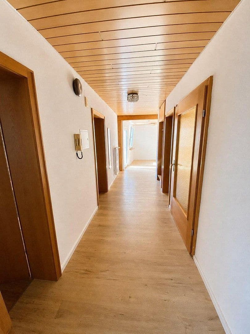 Pronájem bytu 5+1 125 m², Engen, Bádensko-Württembersko Pronájem bytu 5+1 125 m², Engen, Bádensko-Württembersko