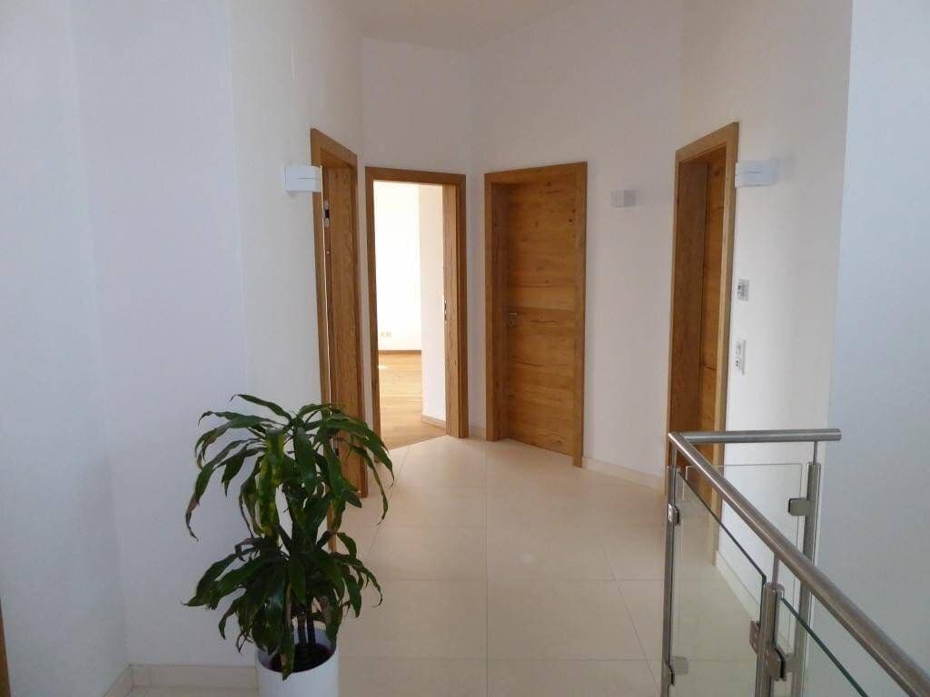 Pronájem domu 253 m², pozemek 1.176 m², Weinrebengasse, Weiden am See, Hradsko Pronájem domu 253 m², pozemek 1.176 m², Weinrebengasse, Weiden am See, Hradsko