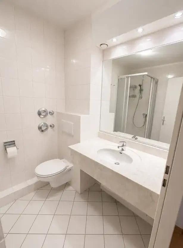 Pronájem bytu 1+kk 38 m², Schiersteiner Straße, Wiesbaden, Hessen Pronájem bytu 1+kk 38 m², Schiersteiner Straße, Wiesbaden, Hessen