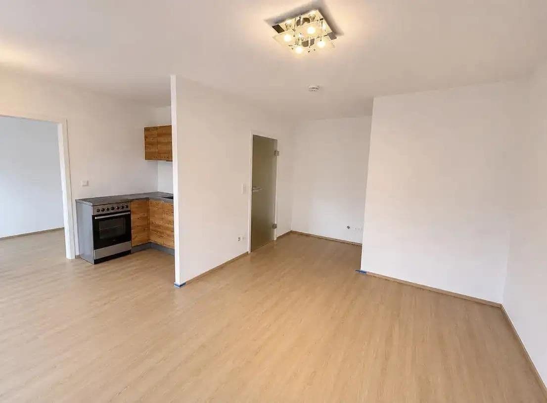 Pronájem bytu 1+kk 38 m², Schiersteiner Straße, Wiesbaden, Hessen Pronájem bytu 1+kk 38 m², Schiersteiner Straße, Wiesbaden, Hessen
