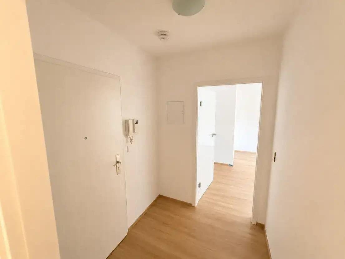 Pronájem bytu 1+kk 38 m², Schiersteiner Straße, Wiesbaden, Hessen Pronájem bytu 1+kk 38 m², Schiersteiner Straße, Wiesbaden, Hessen