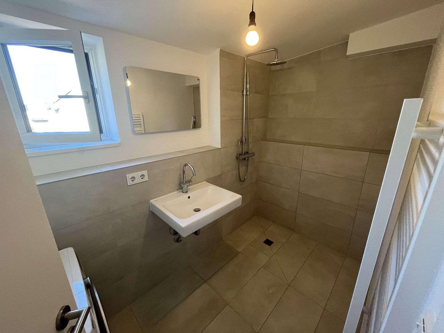 Pronájem bytu 2+1 75 m², Am Jagdweg 15, München, Bavorsko Pronájem bytu 2+1 75 m², Am Jagdweg 15, München, Bavorsko