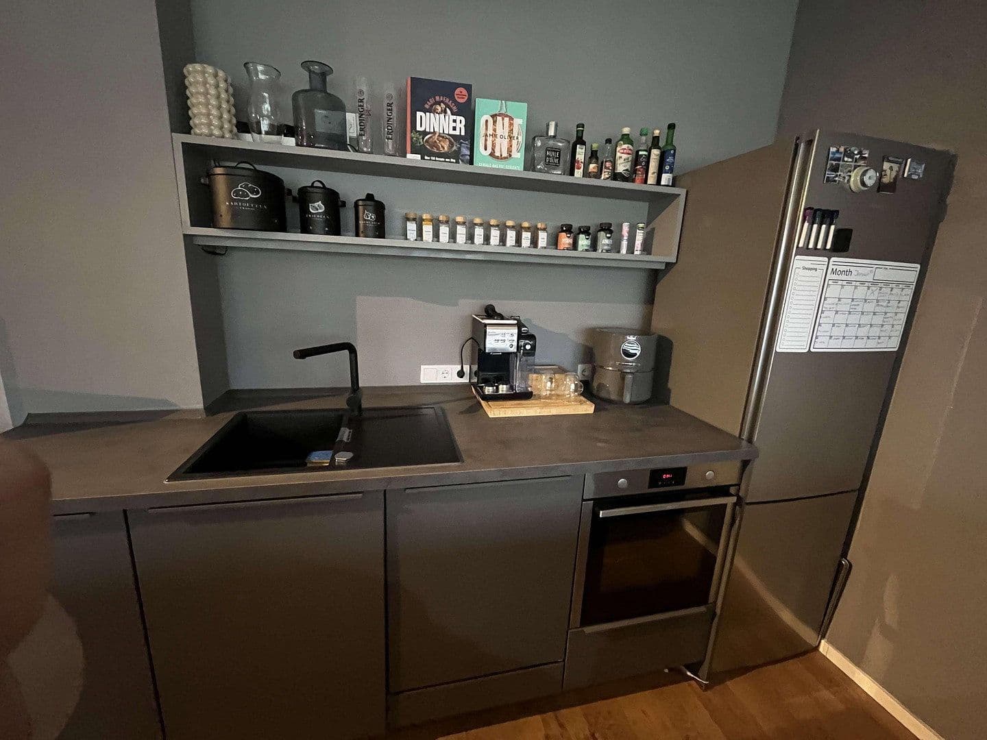 Pronájem bytu 2+1 75 m², Am Jagdweg 15, München, Bavorsko Pronájem bytu 2+1 75 m², Am Jagdweg 15, München, Bavorsko