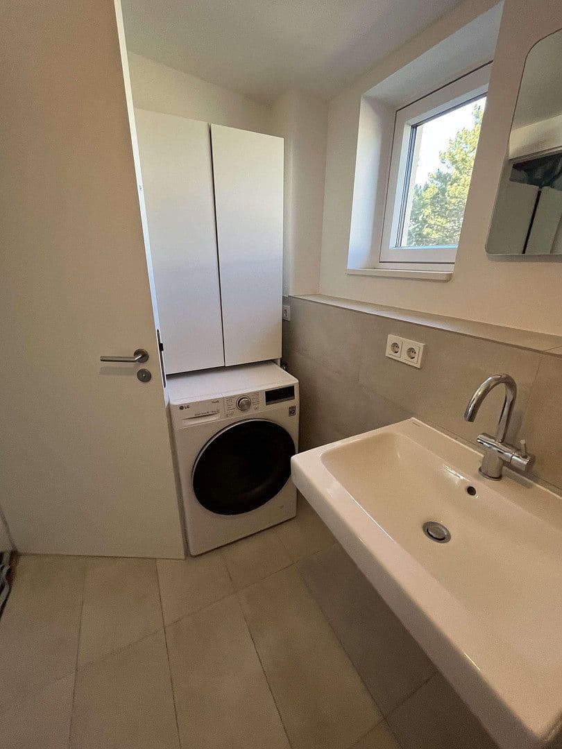 Pronájem bytu 2+1 75 m², Am Jagdweg 15, München, Bavorsko Pronájem bytu 2+1 75 m², Am Jagdweg 15, München, Bavorsko