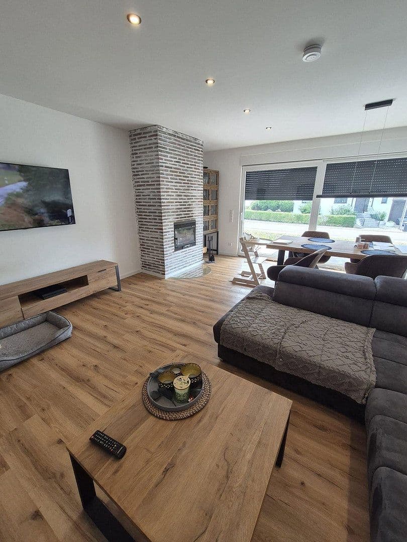 Prodej domu 143 m², pozemek 683 m², Linkenheim-Hochstetten, Bádensko-Württembersko Prodej domu 143 m², pozemek 683 m², Linkenheim-Hochstetten, Bádensko-Württembersko