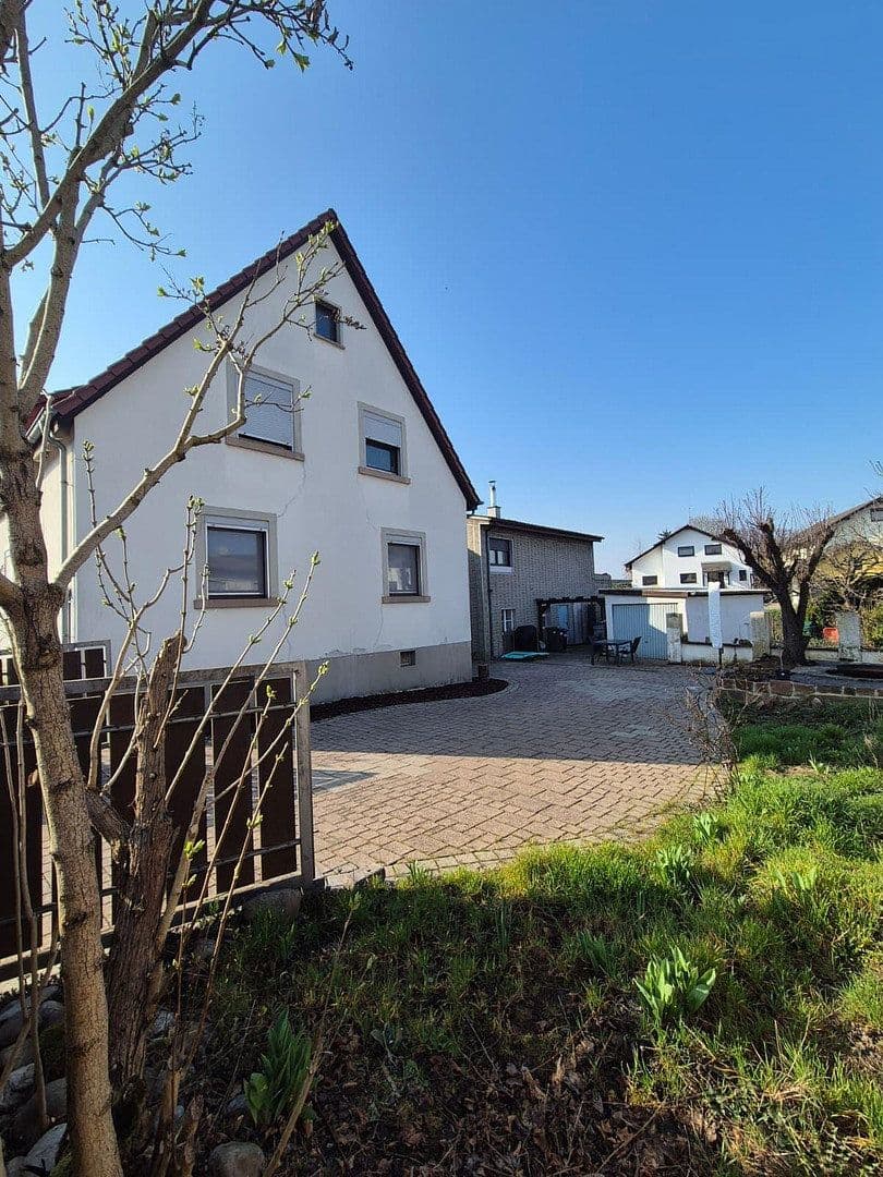 Prodej domu 143 m², pozemek 683 m², Linkenheim-Hochstetten, Bádensko-Württembersko Prodej domu 143 m², pozemek 683 m², Linkenheim-Hochstetten, Bádensko-Württembersko