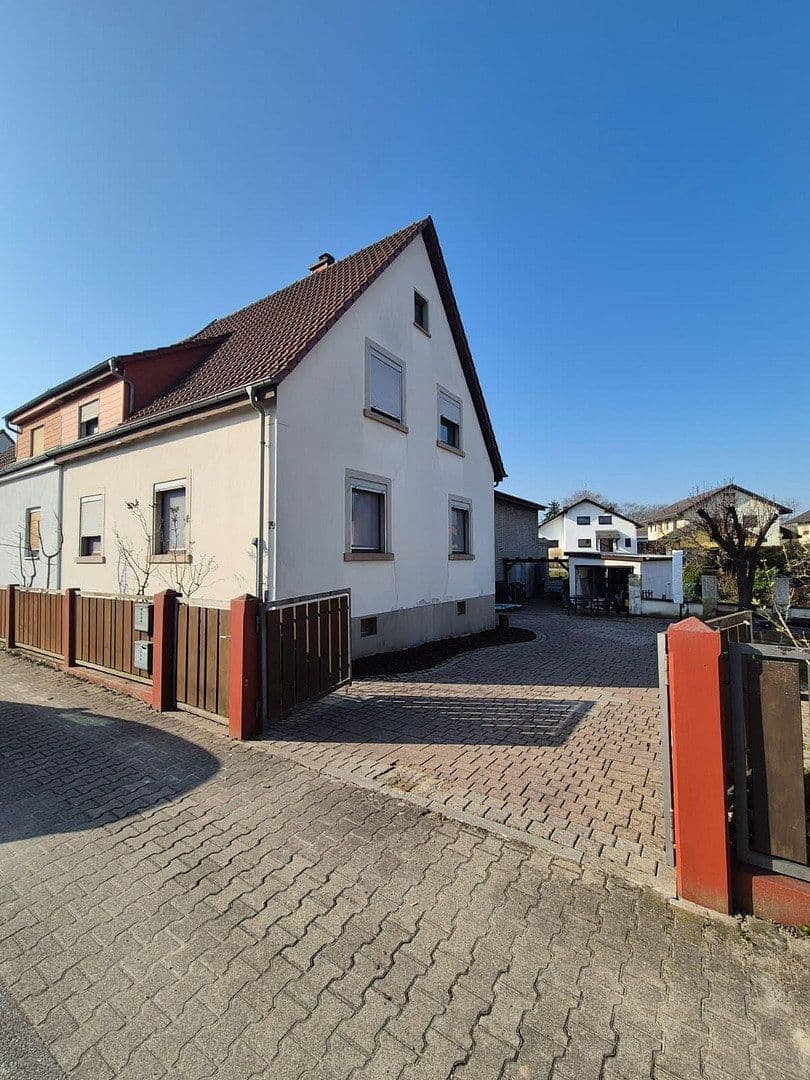 Prodej domu 143 m², pozemek 683 m², Linkenheim-Hochstetten, Bádensko-Württembersko Prodej domu 143 m², pozemek 683 m², Linkenheim-Hochstetten, Bádensko-Württembersko