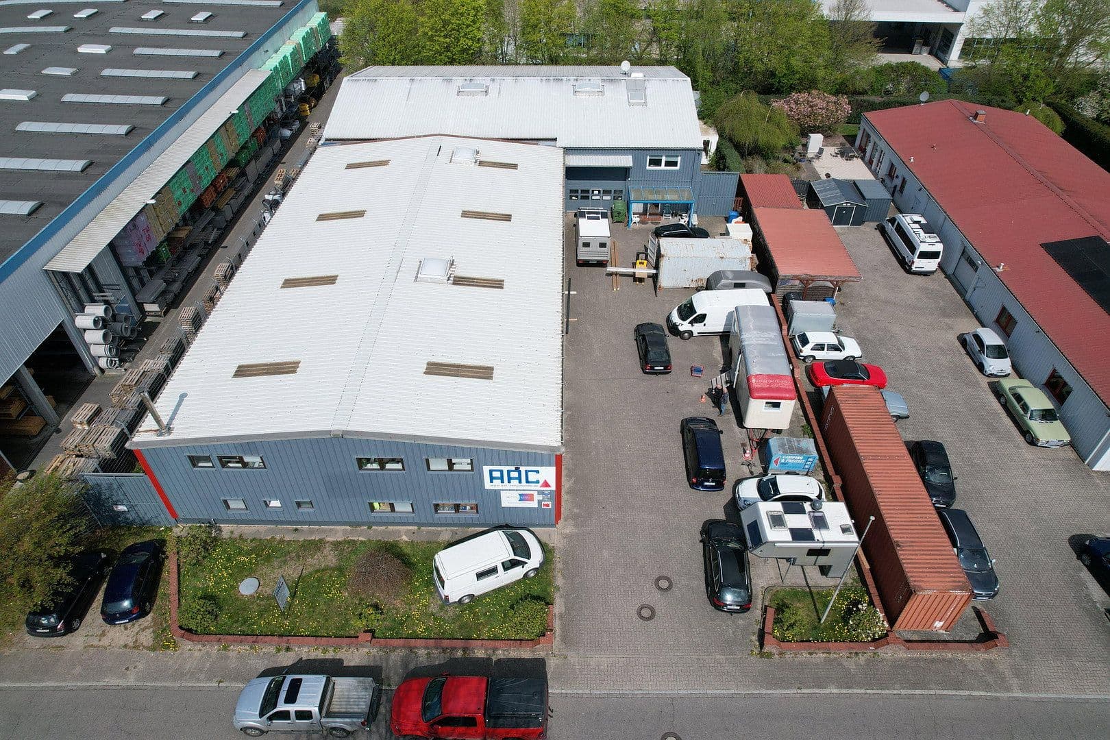 Prodej nebytového prostoru 2.000 m², Carl-Zeiss-Str. 7a, Kaltenkirchen, Šlesvicko-Holštýnsko Prodej nebytového prostoru 2.000 m², Carl-Zeiss-Str. 7a, Kaltenkirchen, Šlesvicko-Holštýnsko