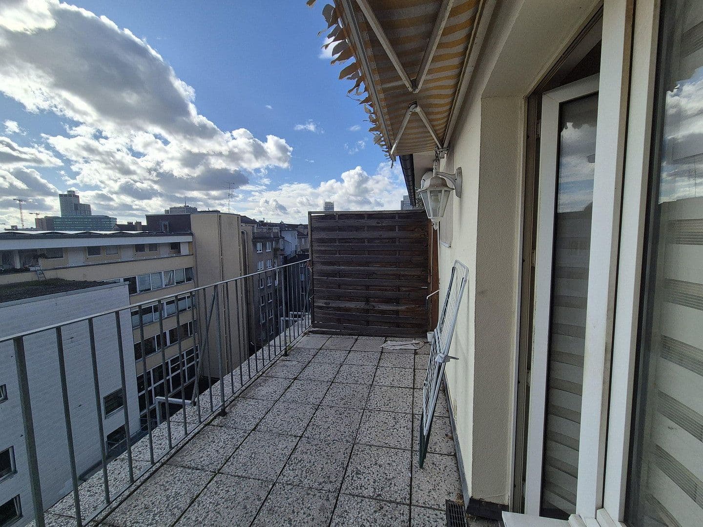Pronájem bytu 1+1 43 m², Düsseldorf, Severní Porýní-Vestfálsko Pronájem bytu 1+1 43 m², Düsseldorf, Severní Porýní-Vestfálsko