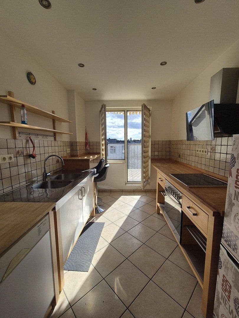 Pronájem bytu 1+1 43 m², Düsseldorf, Severní Porýní-Vestfálsko Pronájem bytu 1+1 43 m², Düsseldorf, Severní Porýní-Vestfálsko
