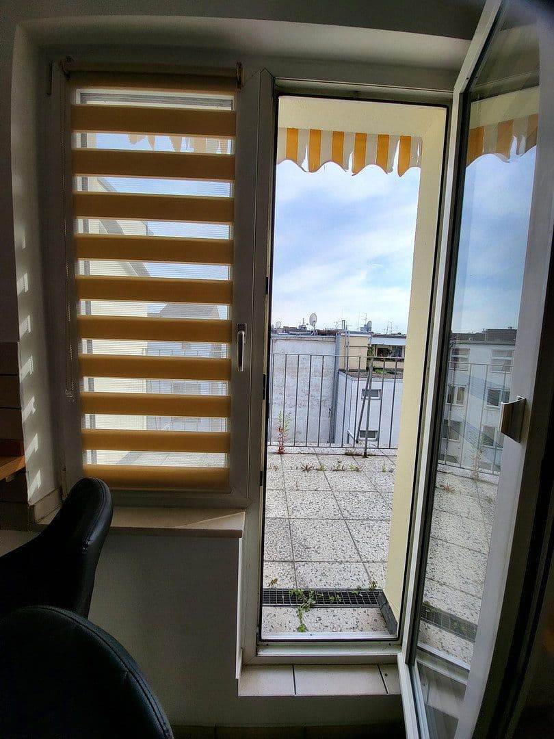Pronájem bytu 1+1 43 m², Düsseldorf, Severní Porýní-Vestfálsko Pronájem bytu 1+1 43 m², Düsseldorf, Severní Porýní-Vestfálsko