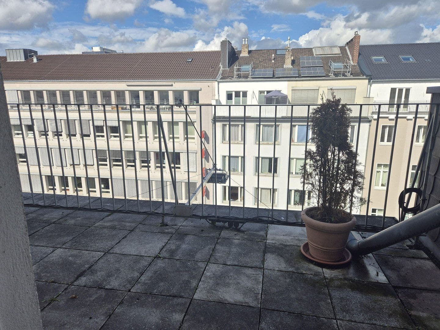 Pronájem bytu 1+1 43 m², Düsseldorf, Severní Porýní-Vestfálsko Pronájem bytu 1+1 43 m², Düsseldorf, Severní Porýní-Vestfálsko