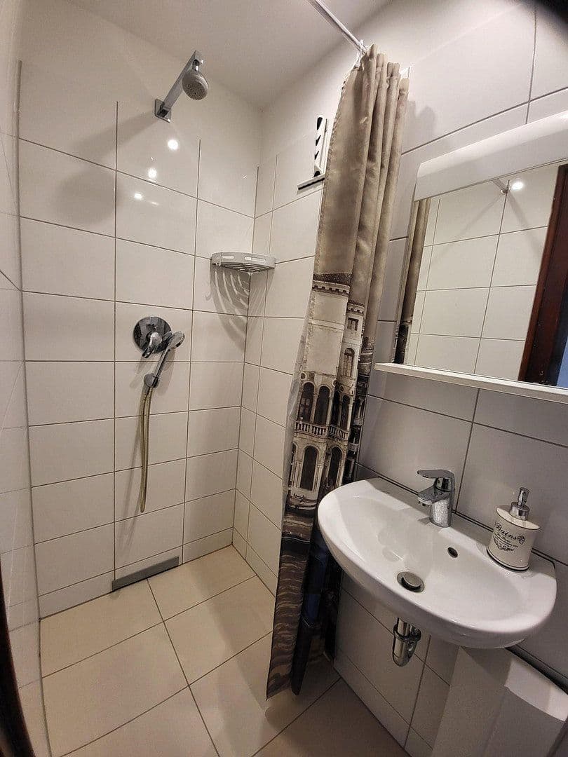 Pronájem bytu 1+1 43 m², Düsseldorf, Severní Porýní-Vestfálsko Pronájem bytu 1+1 43 m², Düsseldorf, Severní Porýní-Vestfálsko