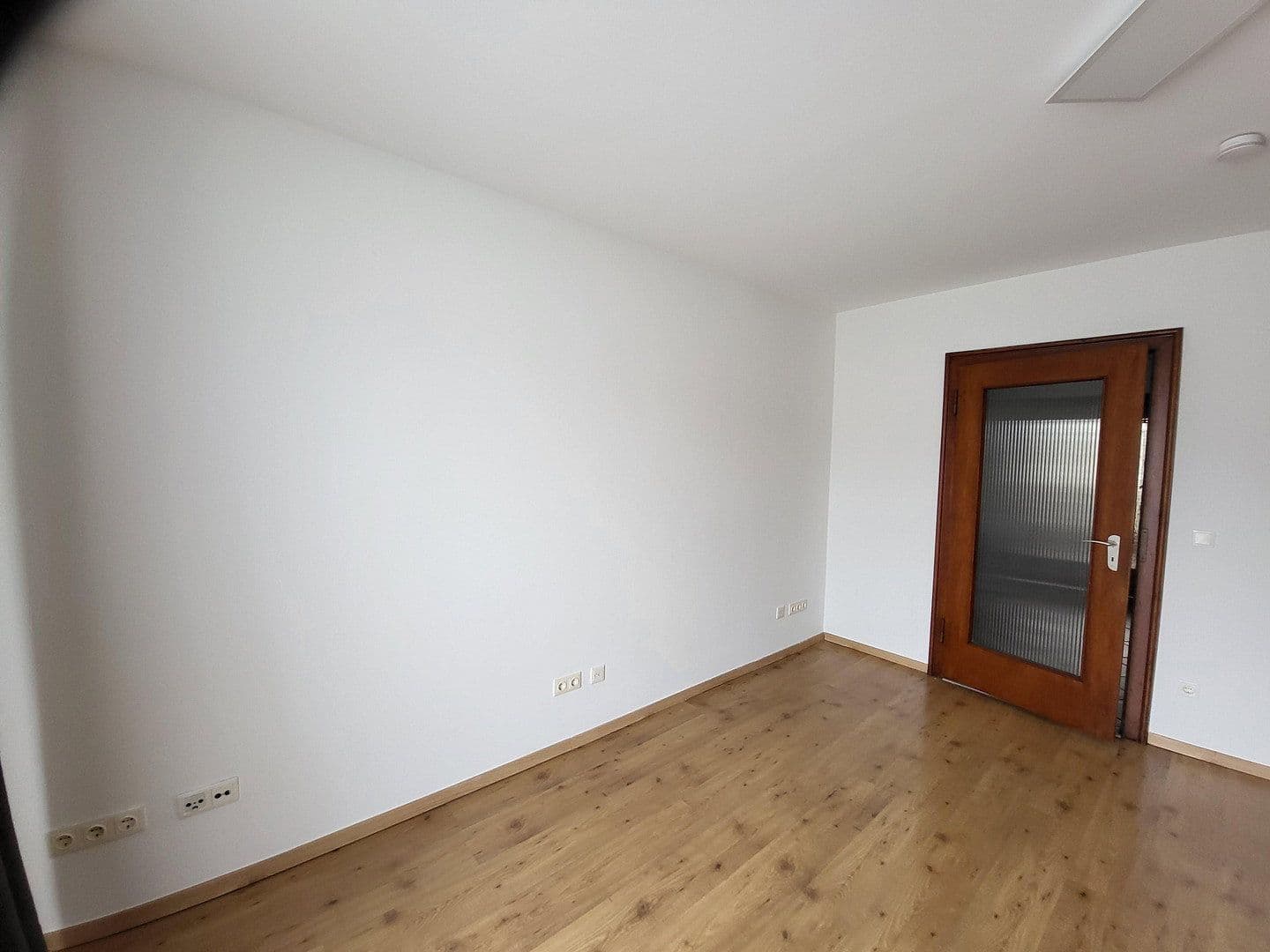 Pronájem bytu 1+1 43 m², Düsseldorf, Severní Porýní-Vestfálsko Pronájem bytu 1+1 43 m², Düsseldorf, Severní Porýní-Vestfálsko