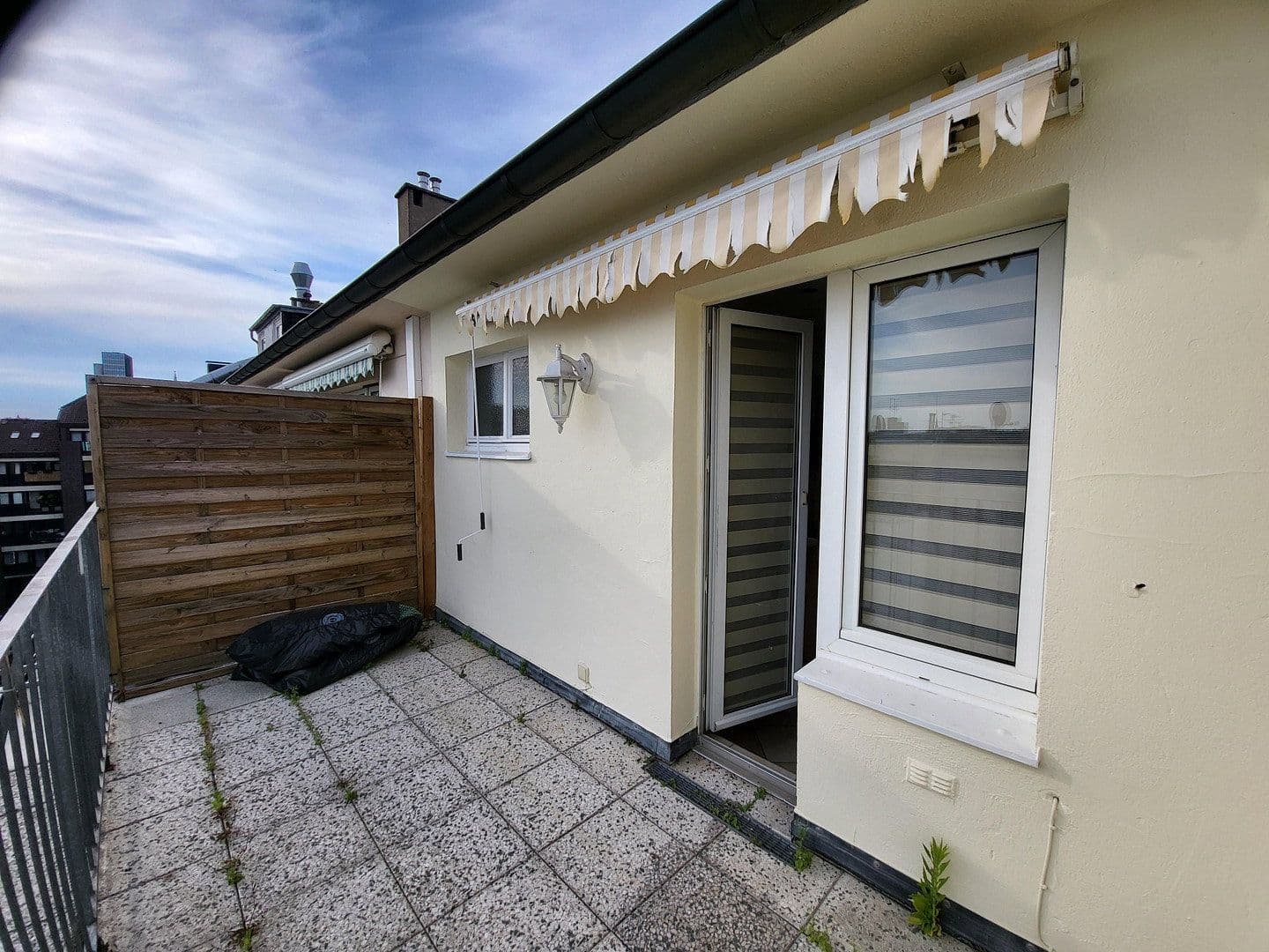Pronájem bytu 1+1 43 m², Düsseldorf, Severní Porýní-Vestfálsko Pronájem bytu 1+1 43 m², Düsseldorf, Severní Porýní-Vestfálsko