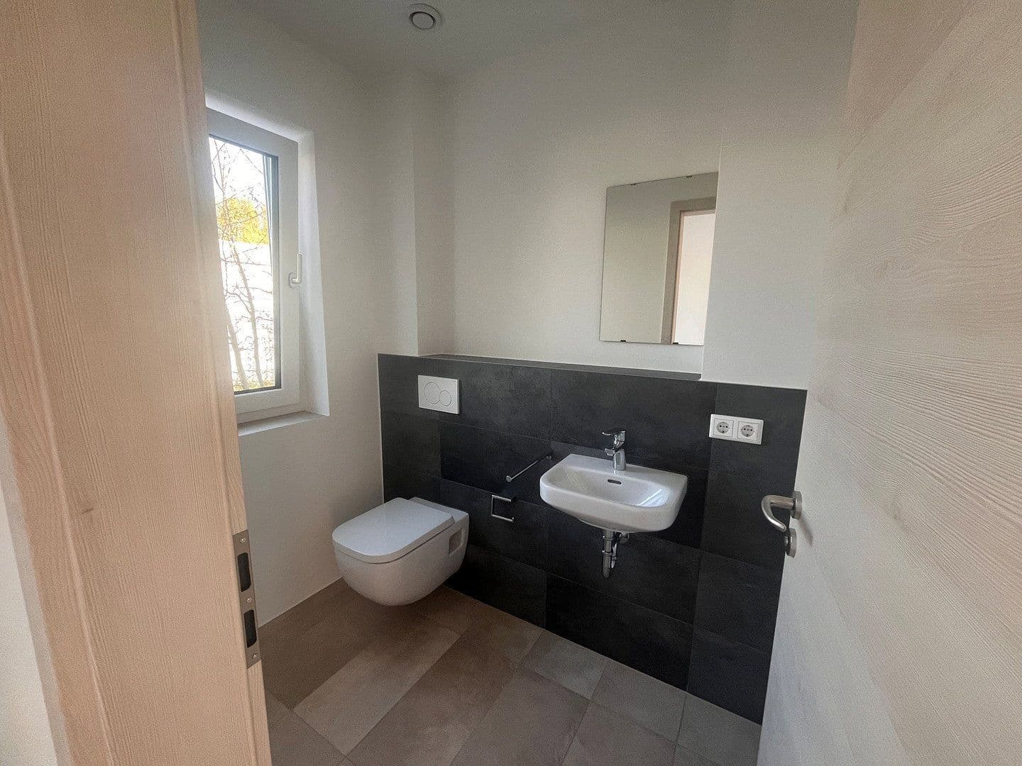 Prodej domu 158 m², pozemek 223 m², Planegger Straße 43a, Germering, Bavorsko Prodej domu 158 m², pozemek 223 m², Planegger Straße 43a, Germering, Bavorsko