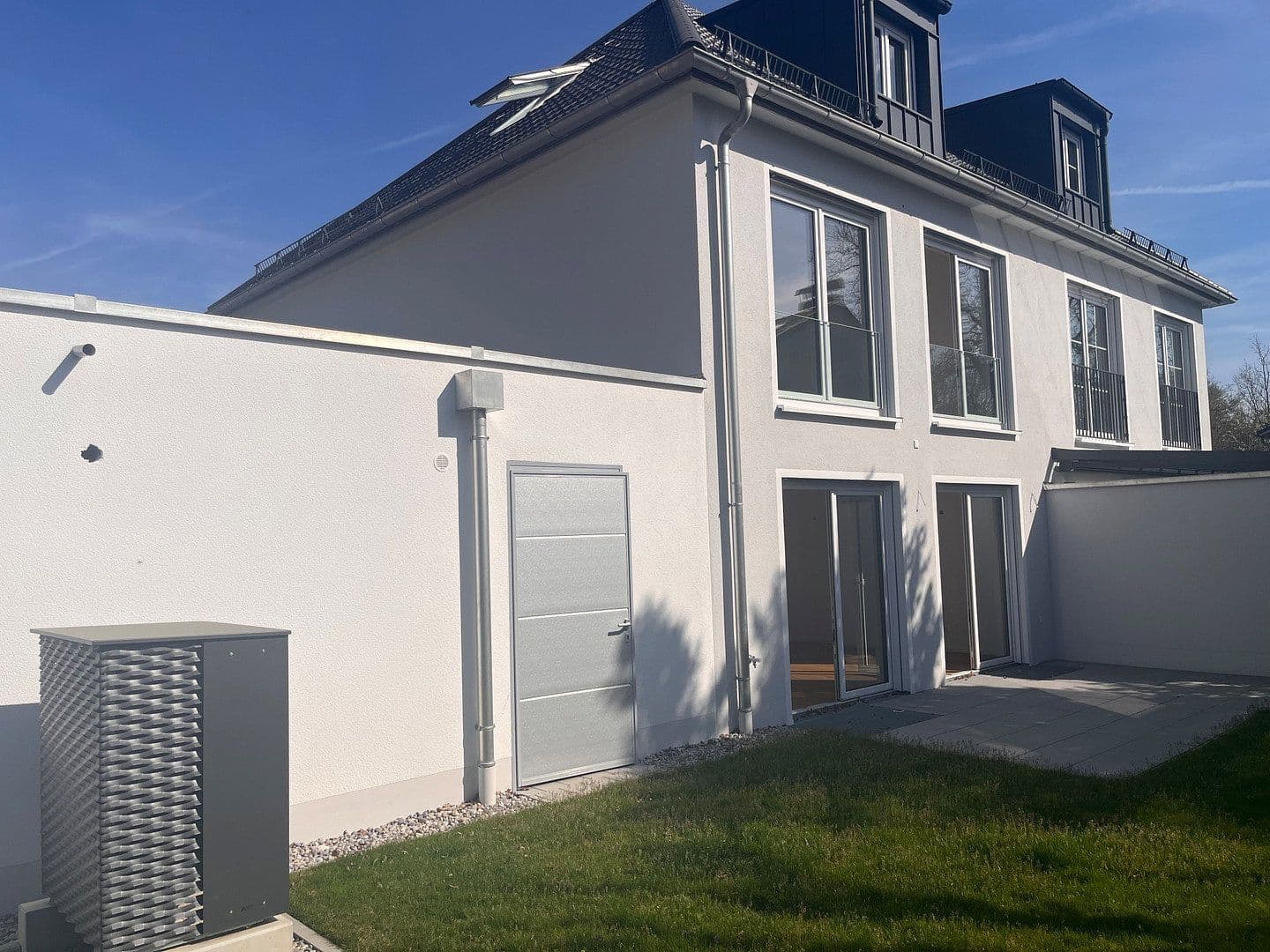 Prodej domu 158 m², pozemek 223 m², Planegger Straße 43a, Germering, Bavorsko Prodej domu 158 m², pozemek 223 m², Planegger Straße 43a, Germering, Bavorsko