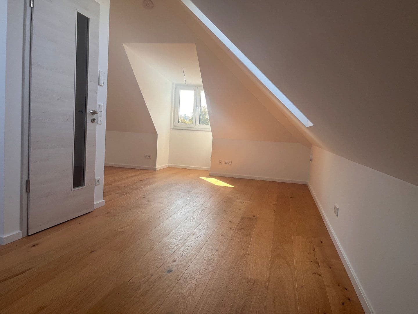 Prodej domu 158 m², pozemek 223 m², Planegger Straße 43a, Germering, Bavorsko Prodej domu 158 m², pozemek 223 m², Planegger Straße 43a, Germering, Bavorsko