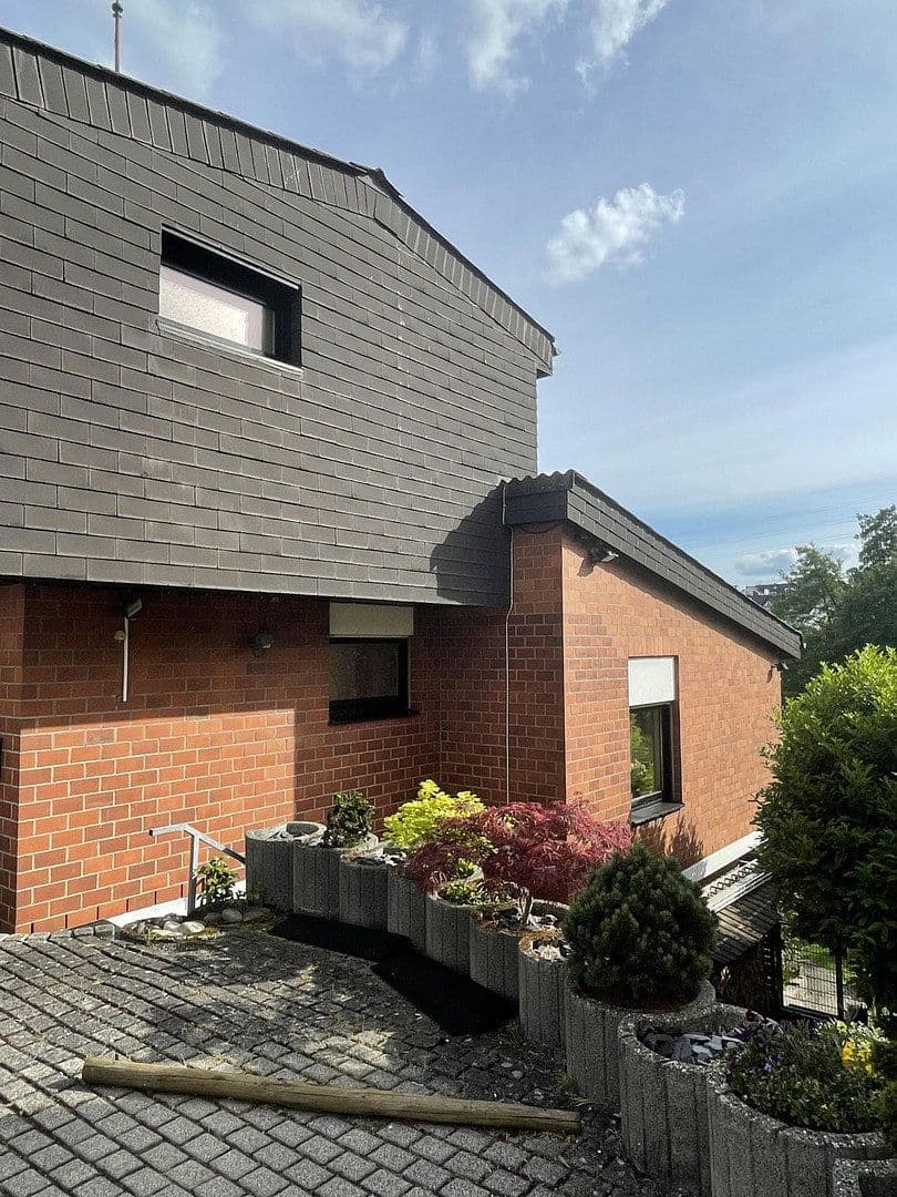 Prodej domu 218 m², pozemek 661 m², Wiesenstraße 10, Eltville am Rhein, Hessen Prodej domu 218 m², pozemek 661 m², Wiesenstraße 10, Eltville am Rhein, Hessen