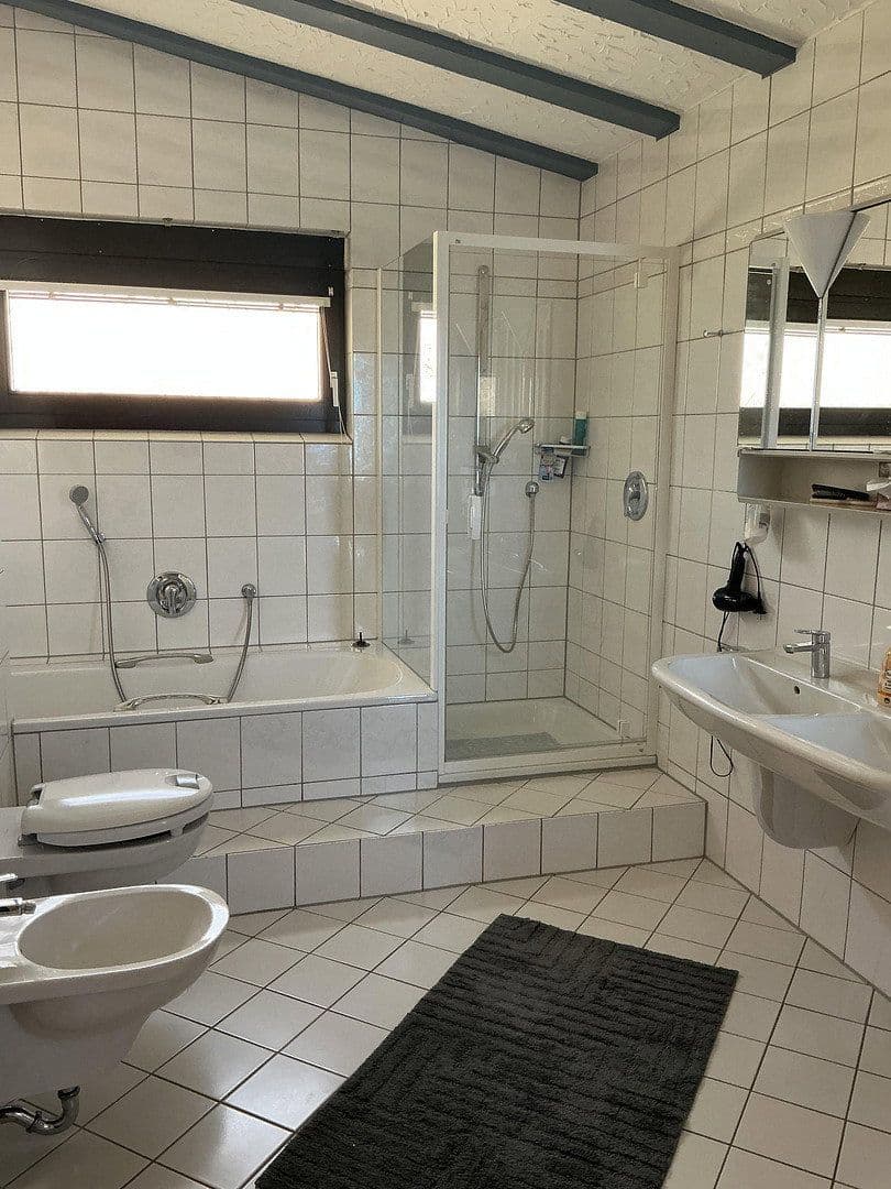Prodej domu 218 m², pozemek 661 m², Wiesenstraße 10, Eltville am Rhein, Hessen Prodej domu 218 m², pozemek 661 m², Wiesenstraße 10, Eltville am Rhein, Hessen