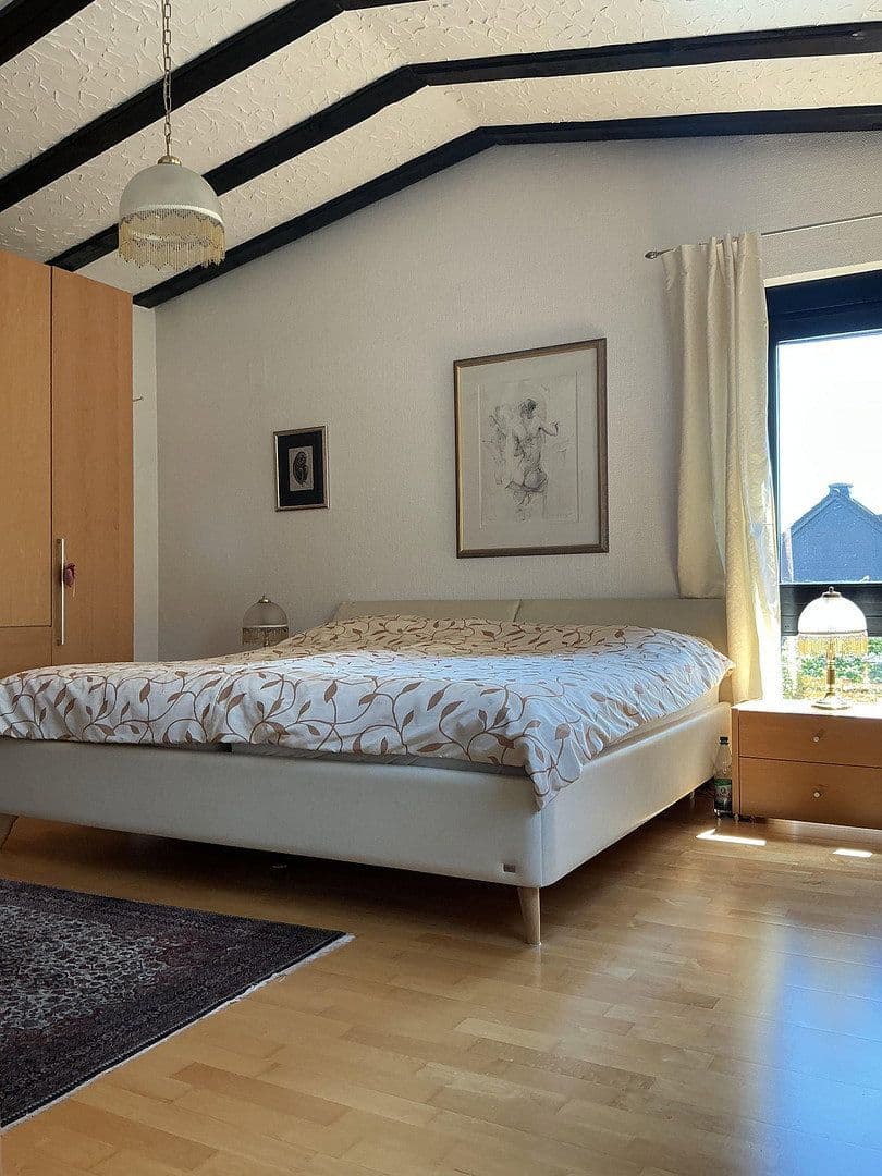 Prodej domu 218 m², pozemek 661 m², Wiesenstraße 10, Eltville am Rhein, Hessen Prodej domu 218 m², pozemek 661 m², Wiesenstraße 10, Eltville am Rhein, Hessen