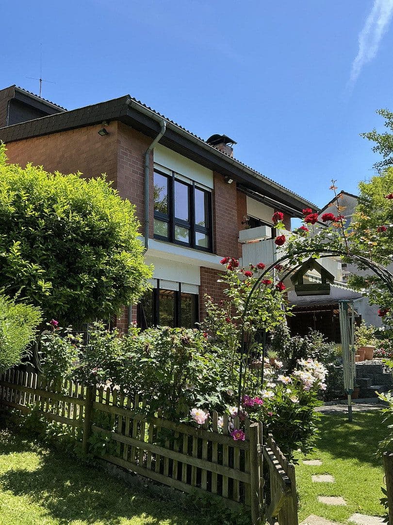 Prodej domu 218 m², pozemek 661 m², Wiesenstraße 10, Eltville am Rhein, Hessen Prodej domu 218 m², pozemek 661 m², Wiesenstraße 10, Eltville am Rhein, Hessen