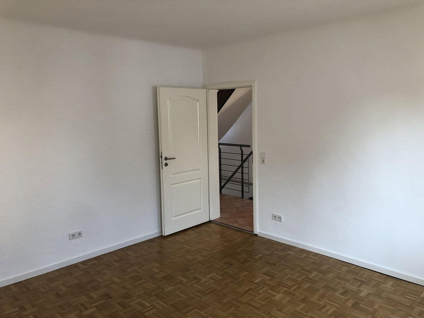 Pronájem domu 160 m², pozemek 200 m², Fellbach, Bádensko-Württembersko Pronájem domu 160 m², pozemek 200 m², Fellbach, Bádensko-Württembersko