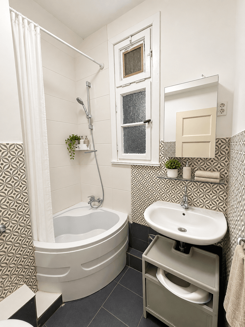 Prodej bytu 2+1 61 m², Düsseldorf, Severní Porýní-Vestfálsko Prodej bytu 2+1 61 m², Düsseldorf, Severní Porýní-Vestfálsko