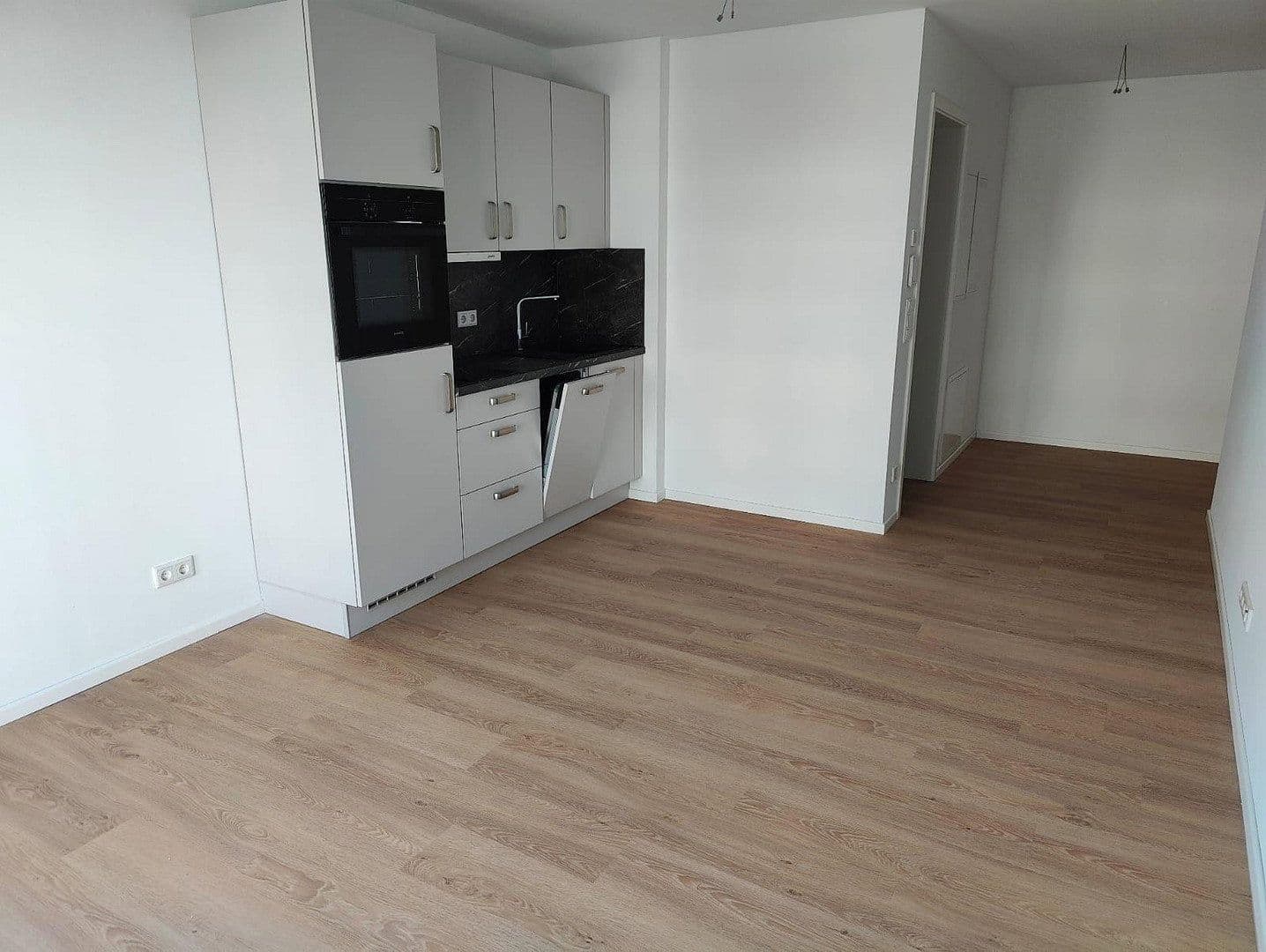 Pronájem bytu 1+1 27 m², Maximilianstr. 43, Nürnberg, Bavorsko Pronájem bytu 1+1 27 m², Maximilianstr. 43, Nürnberg, Bavorsko