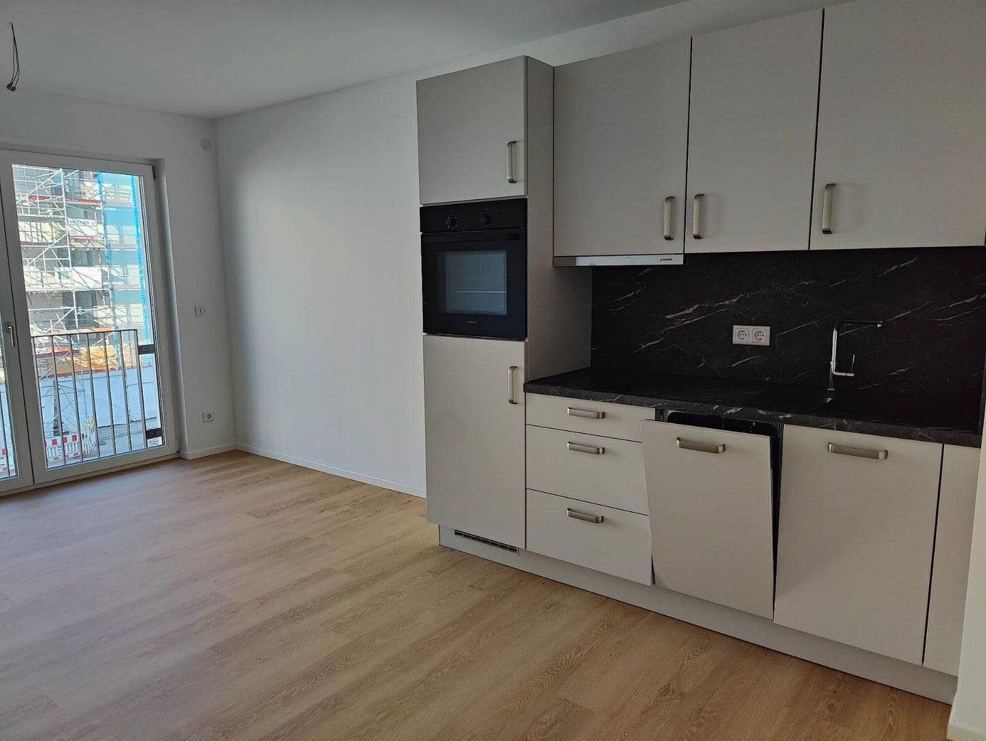 Pronájem bytu 1+1 27 m², Maximilianstr. 43, Nürnberg, Bavorsko Pronájem bytu 1+1 27 m², Maximilianstr. 43, Nürnberg, Bavorsko