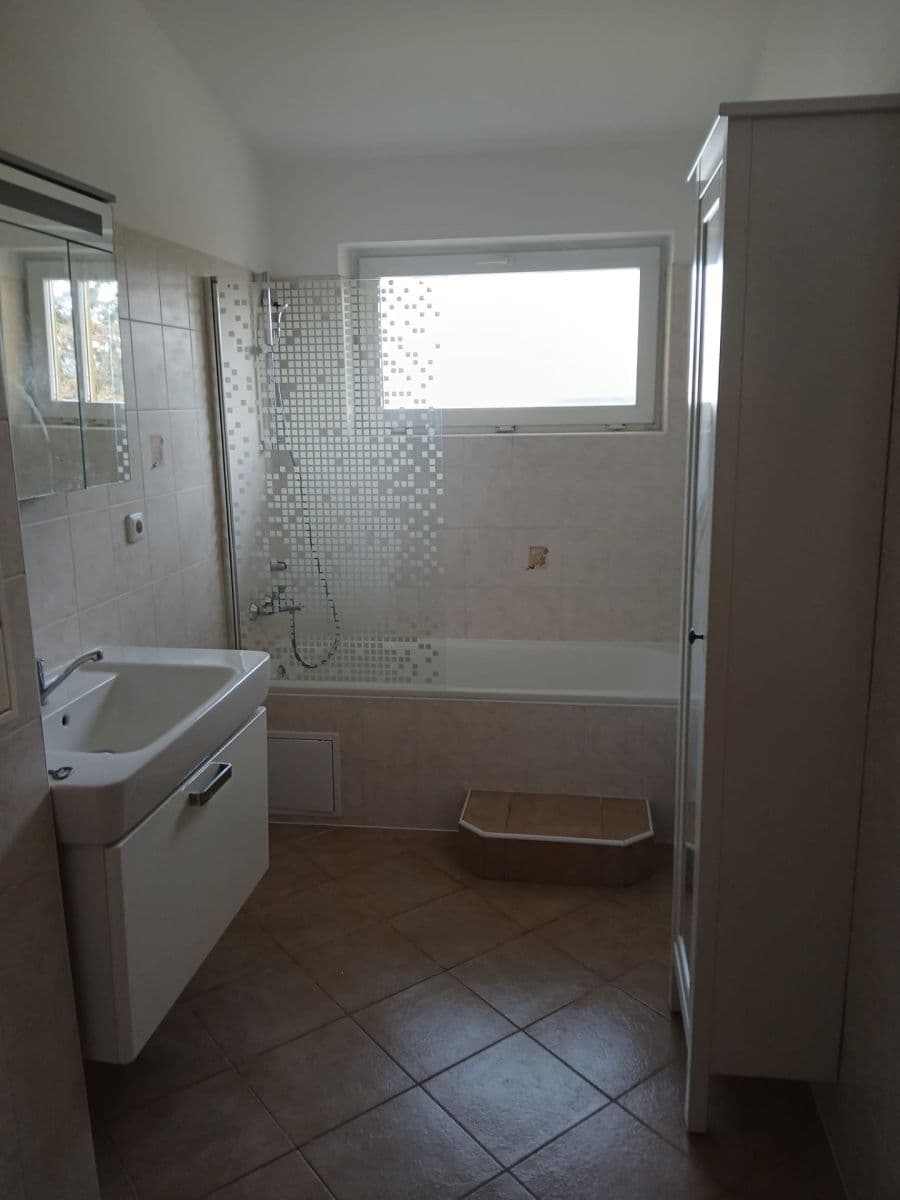 Pronájem bytu 2+kk 50 m², Riegrova, Černošice, Středočeský kraj Pronájem bytu 2+kk 50 m², Riegrova, Černošice, Středočeský kraj