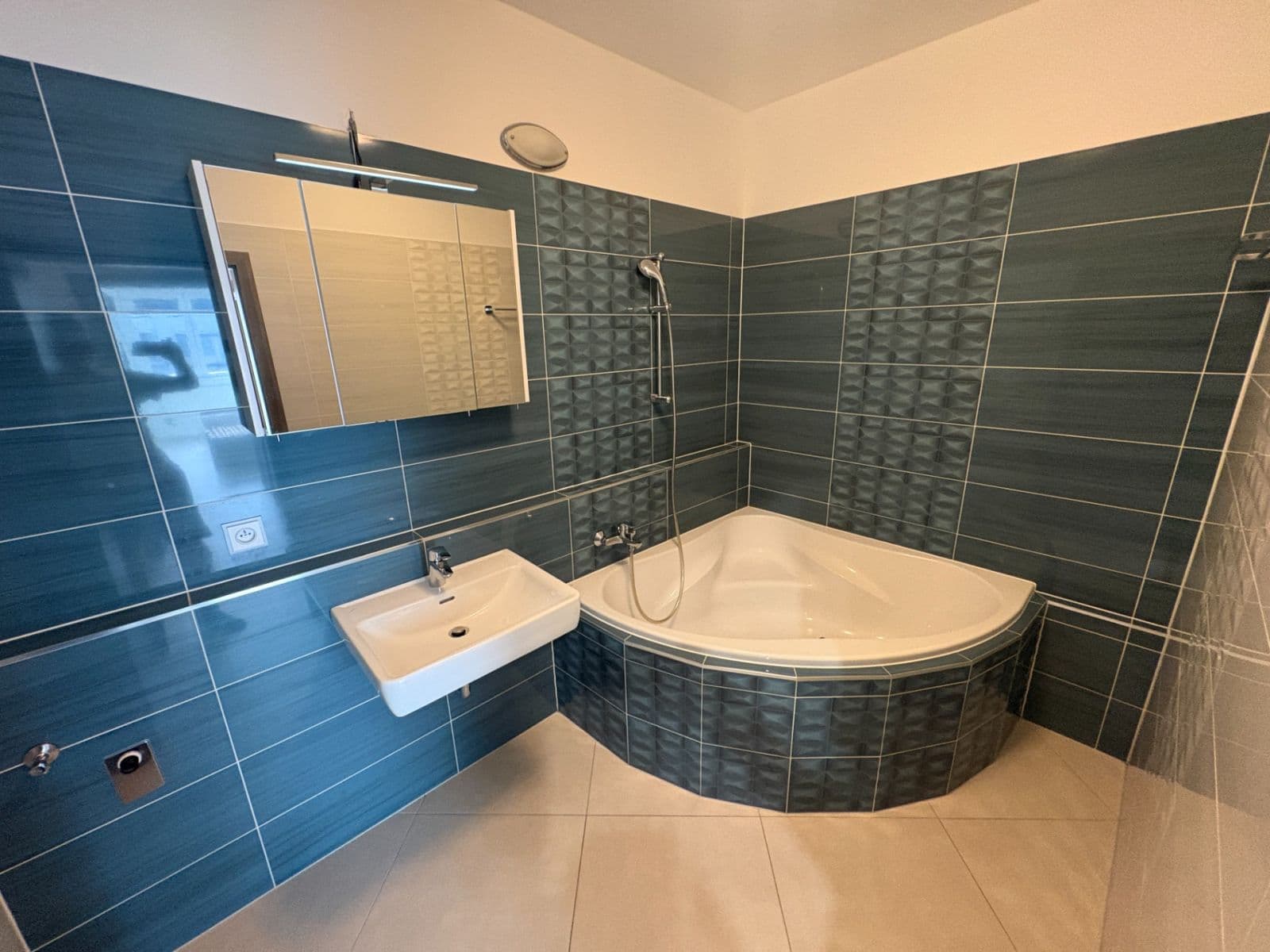 Pronájem bytu 4+kk 108 m², Makedonská, Praha, Praha Pronájem bytu 4+kk 108 m², Makedonská, Praha, Praha