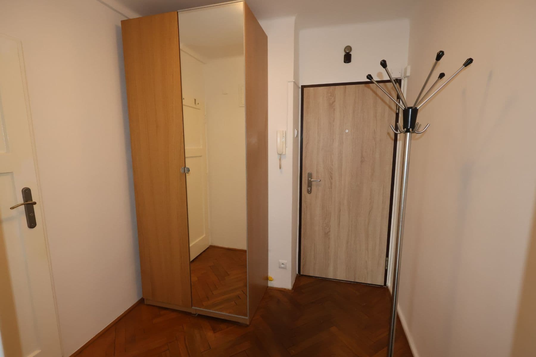Pronájem bytu 1+1 44 m², Malešická, Praha, Praha Pronájem bytu 1+1 44 m², Malešická, Praha, Praha