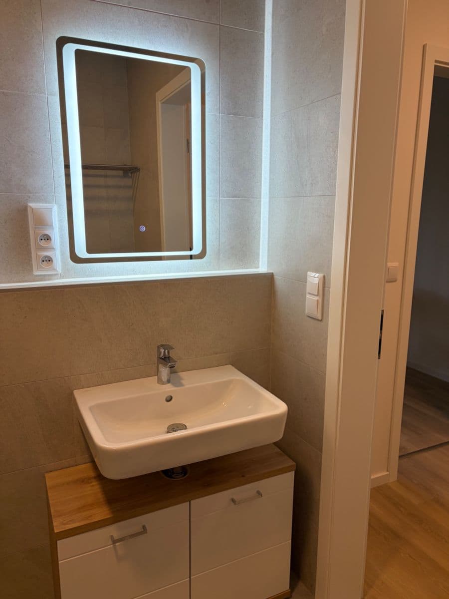 Pronájem bytu 1+kk 34 m², Divíškové, Praha, Praha Pronájem bytu 1+kk 34 m², Divíškové, Praha, Praha