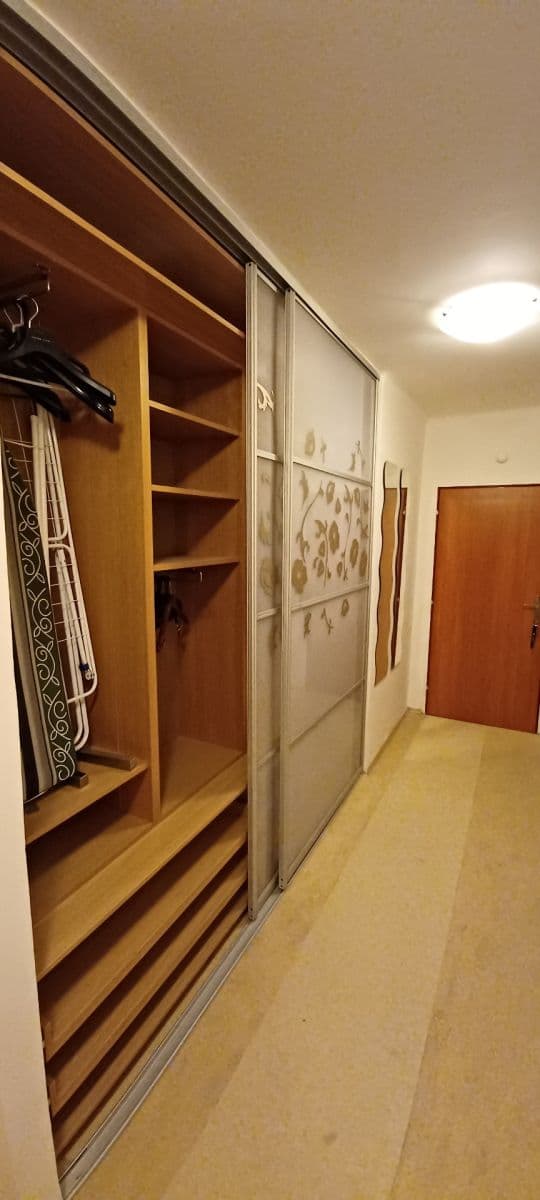 Prodej bytu 2+1 60 m², 28. pluku, Praha, Praha Prodej bytu 2+1 60 m², 28. pluku, Praha, Praha