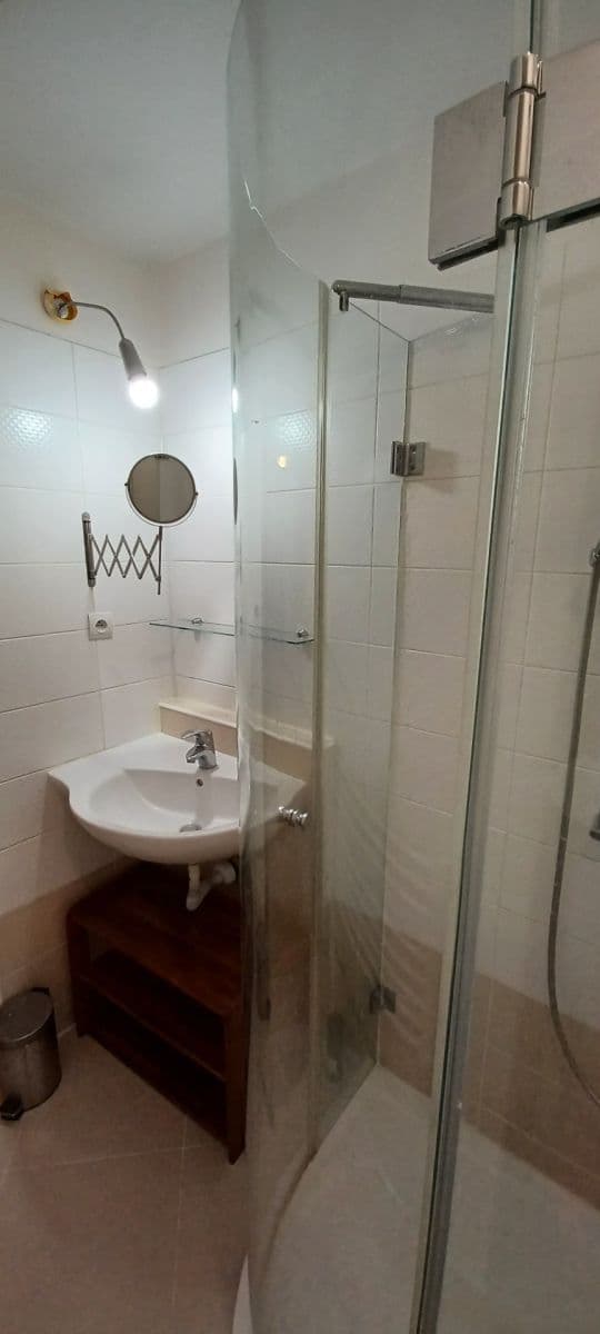 Prodej bytu 2+1 60 m², 28. pluku, Praha, Praha Prodej bytu 2+1 60 m², 28. pluku, Praha, Praha