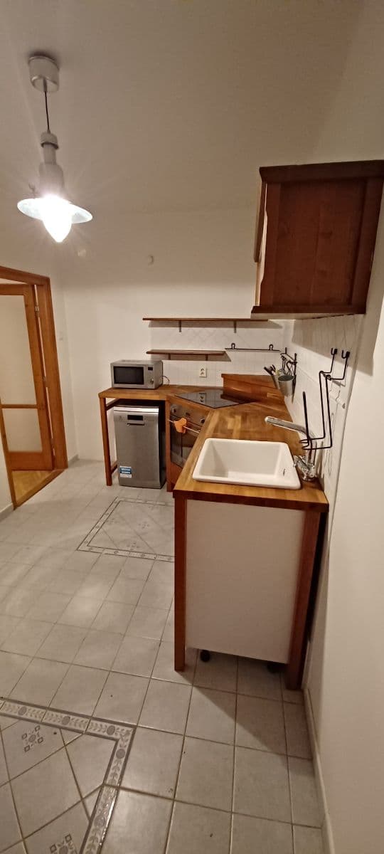 Prodej bytu 2+1 60 m², 28. pluku, Praha, Praha Prodej bytu 2+1 60 m², 28. pluku, Praha, Praha