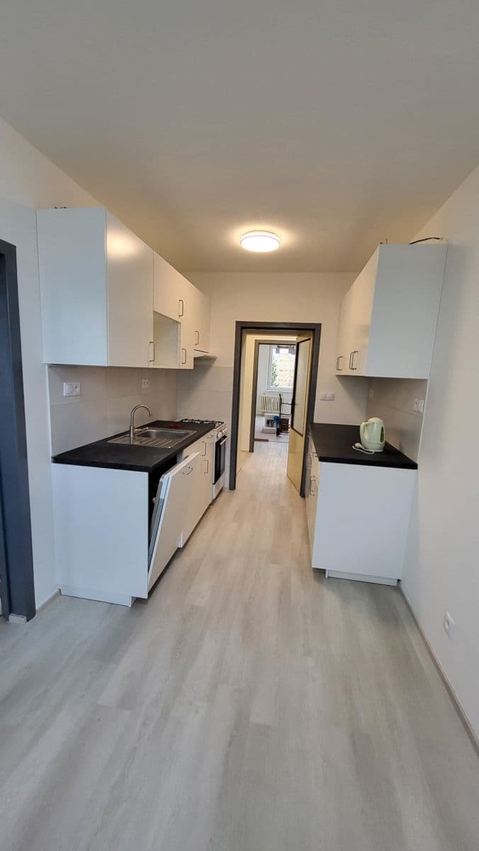 Pronájem bytu 3+1 70 m², Matúškova, Praha, Praha Pronájem bytu 3+1 70 m², Matúškova, Praha, Praha