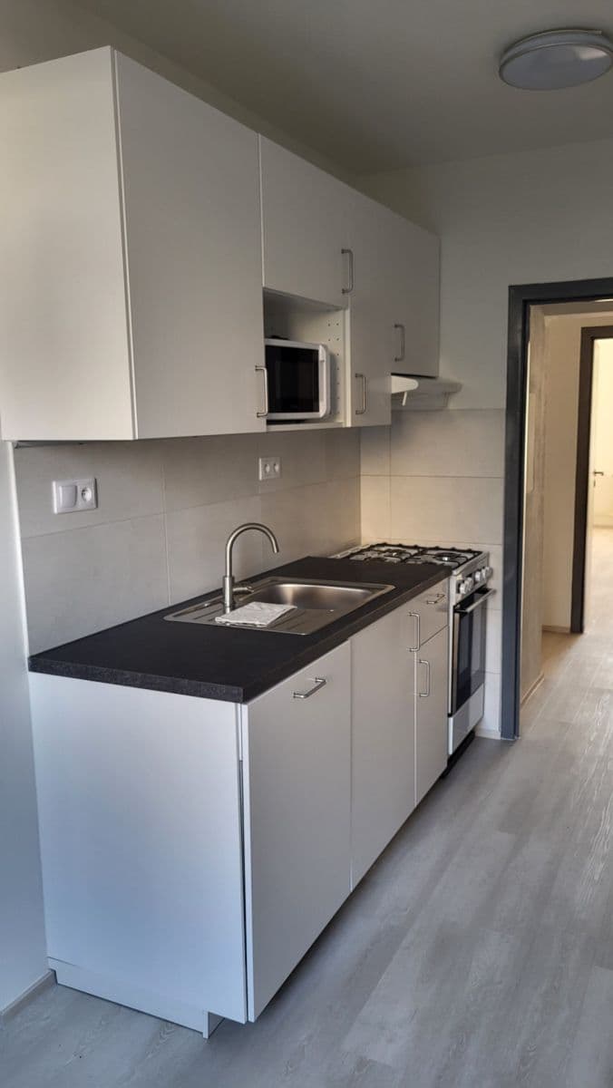 Pronájem bytu 3+1 70 m², Matúškova, Praha, Praha Pronájem bytu 3+1 70 m², Matúškova, Praha, Praha