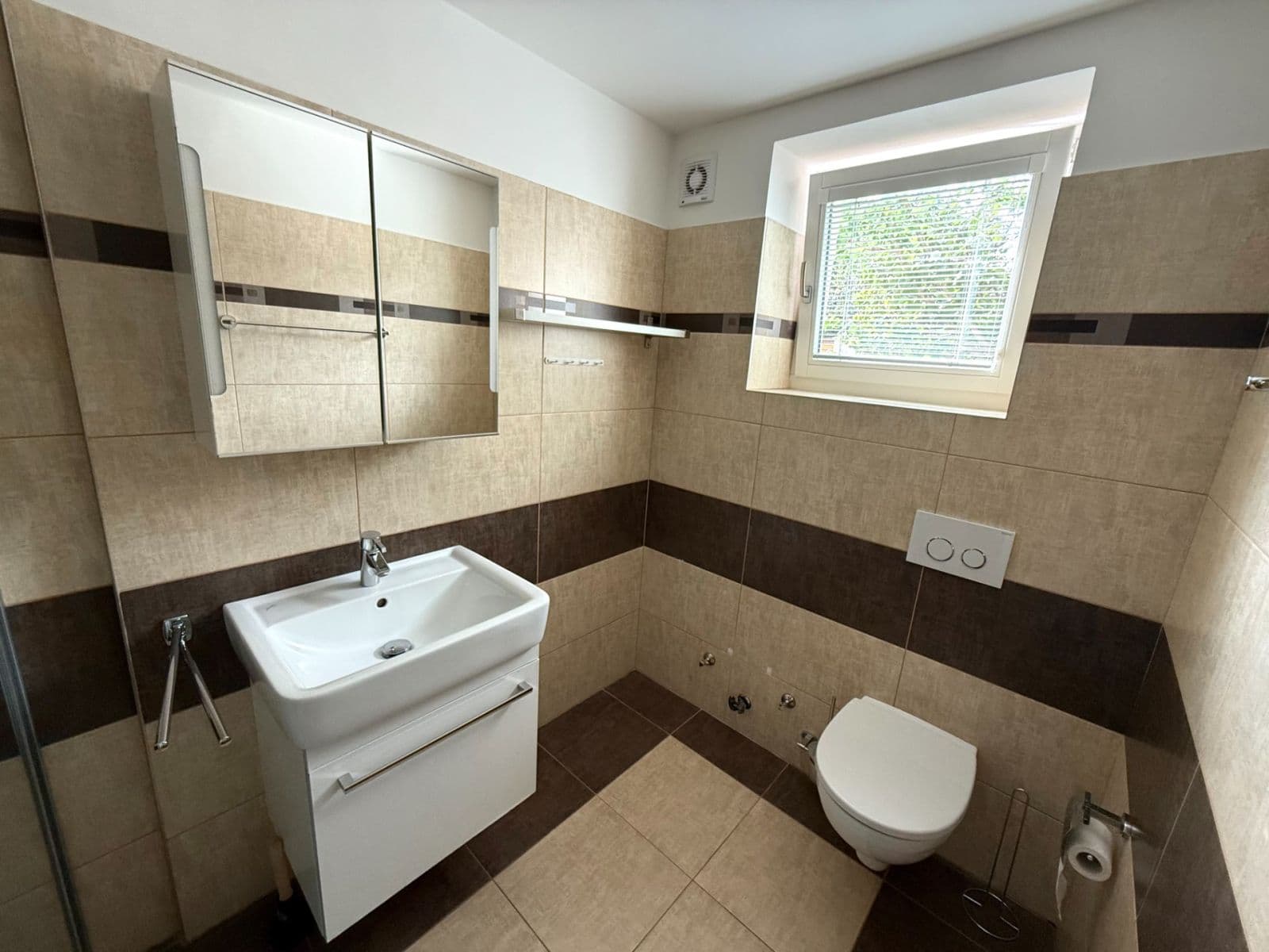 Pronájem bytu 3+1 80 m², Okruhová, Praha, Praha Pronájem bytu 3+1 80 m², Okruhová, Praha, Praha