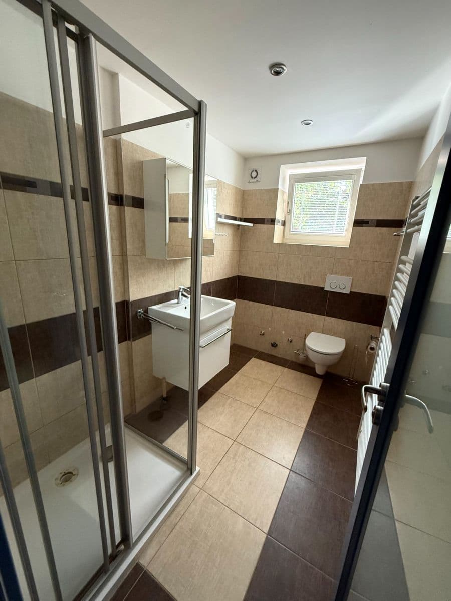 Pronájem bytu 3+1 80 m², Okruhová, Praha, Praha Pronájem bytu 3+1 80 m², Okruhová, Praha, Praha