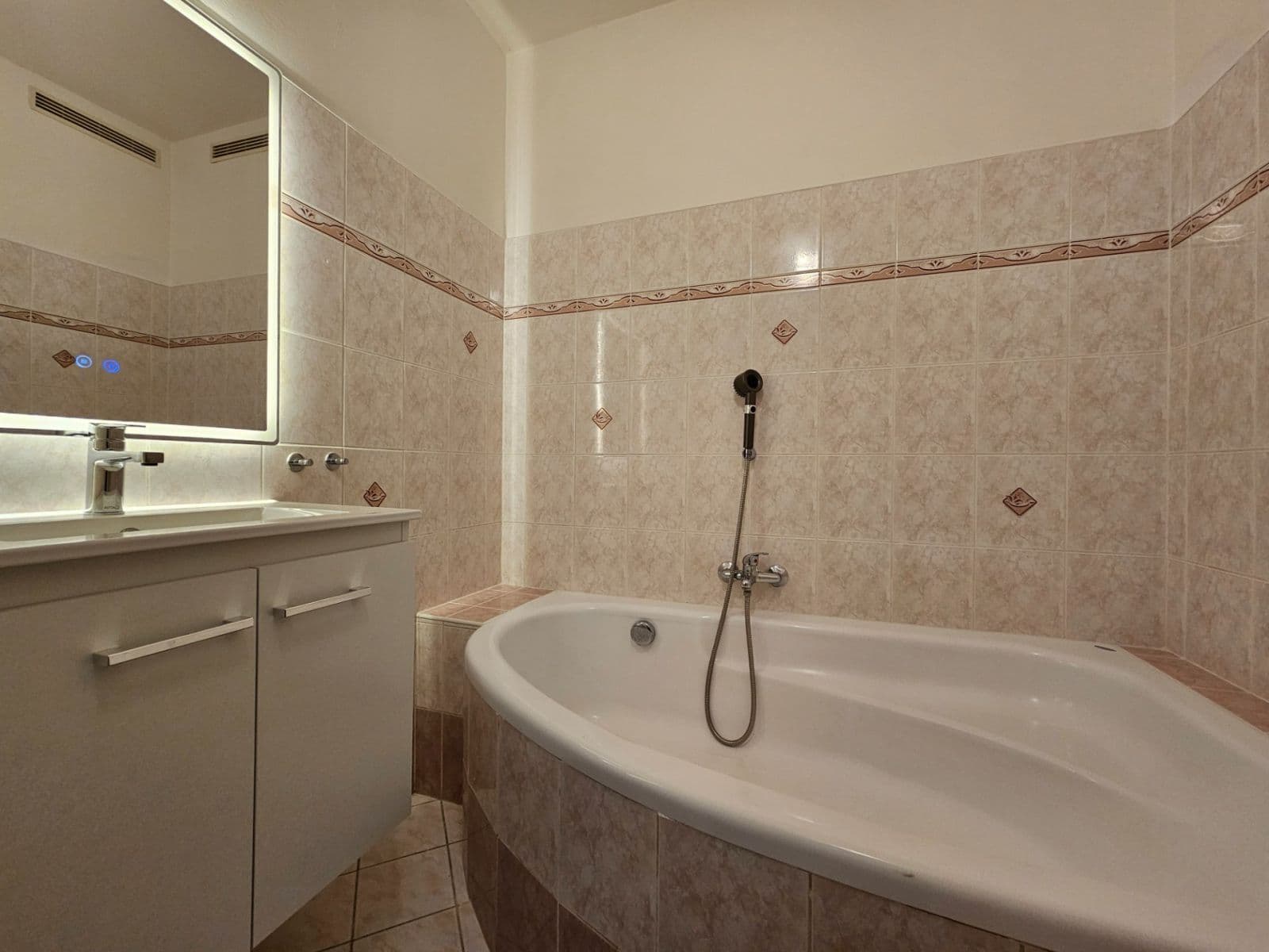 Pronájem bytu 2+kk 51 m², Trenčínská, Praha, Praha Pronájem bytu 2+kk 51 m², Trenčínská, Praha, Praha