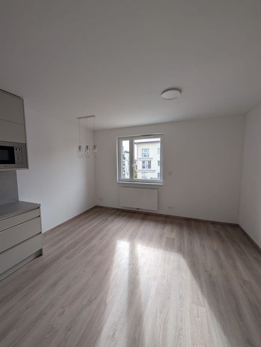 Pronájem bytu 2+kk 52 m², U Sportovní školy, Pardubice, Pardubický kraj Pronájem bytu 2+kk 52 m², U Sportovní školy, Pardubice, Pardubický kraj
